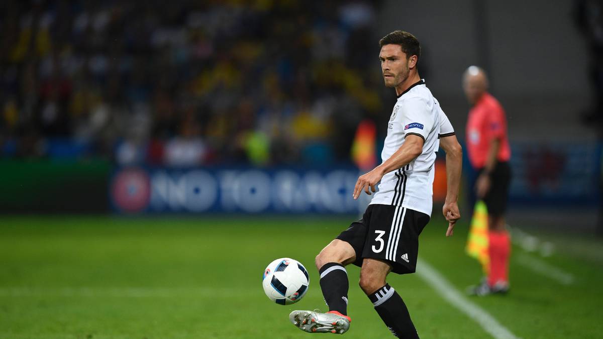 JONAS HECTOR: Solide Leistung als Linksverteidiger. In zwei Aktionen sah man aber, dass für den Kölner die Luft gegen stärkere Gegner dünner wird. Schaltete sich immerhin ab und zu in die Offensive ein. SPORT1-Note: 3,5