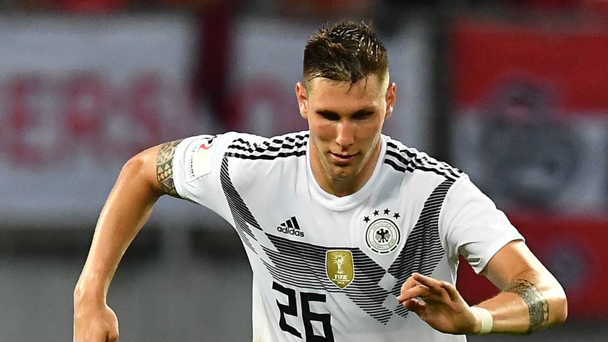 NIKLAS SÜLE: Abwehrchef in der Dreierkette, fehlerlos und mit gutem Aufbauspiel. Traf eiskalt per Fuß in seinem 14. Länderspiel nach einer Kopfball-Vorlage von Rüdiger (25.). Sein erstes Tor im DFB-Trikot. Lief auch in der zweiten Hälfte alles ab. Tolles Spiel vom Münchner. SPORT1-Note: 2