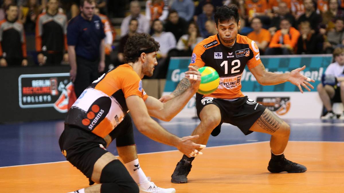 SAMUEL TUIA: Er ist der stärkere der beiden Außenangreifer. Der "König des Pazifiks" zeigt in den Playoffs konstant gute Leistungen. Für Adam White ist es dagegen schwer ins Team zu rücken, er kommt meist nur auf Kurzeinsätze