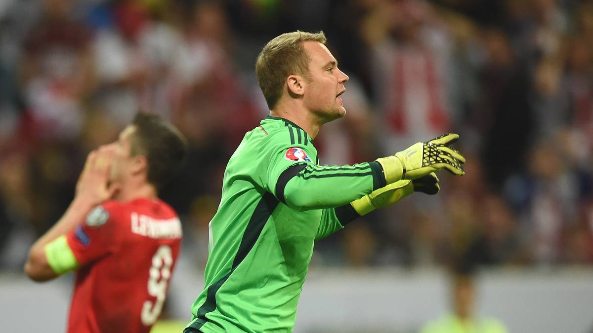 Robert Lewandowski markiert den Ehrentreffer Polens. Am Ende schauen der Top-Torjäger der Bayern und seine Kollegen aber bedröppelt aus der Wäsche. Manuel Neuer und Co. übernehmen in Quali-Gruppe D die Tabellenführung. 