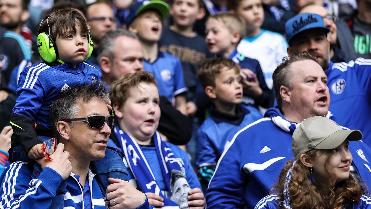 Schalke-Trikot mit Bezahlfunktion