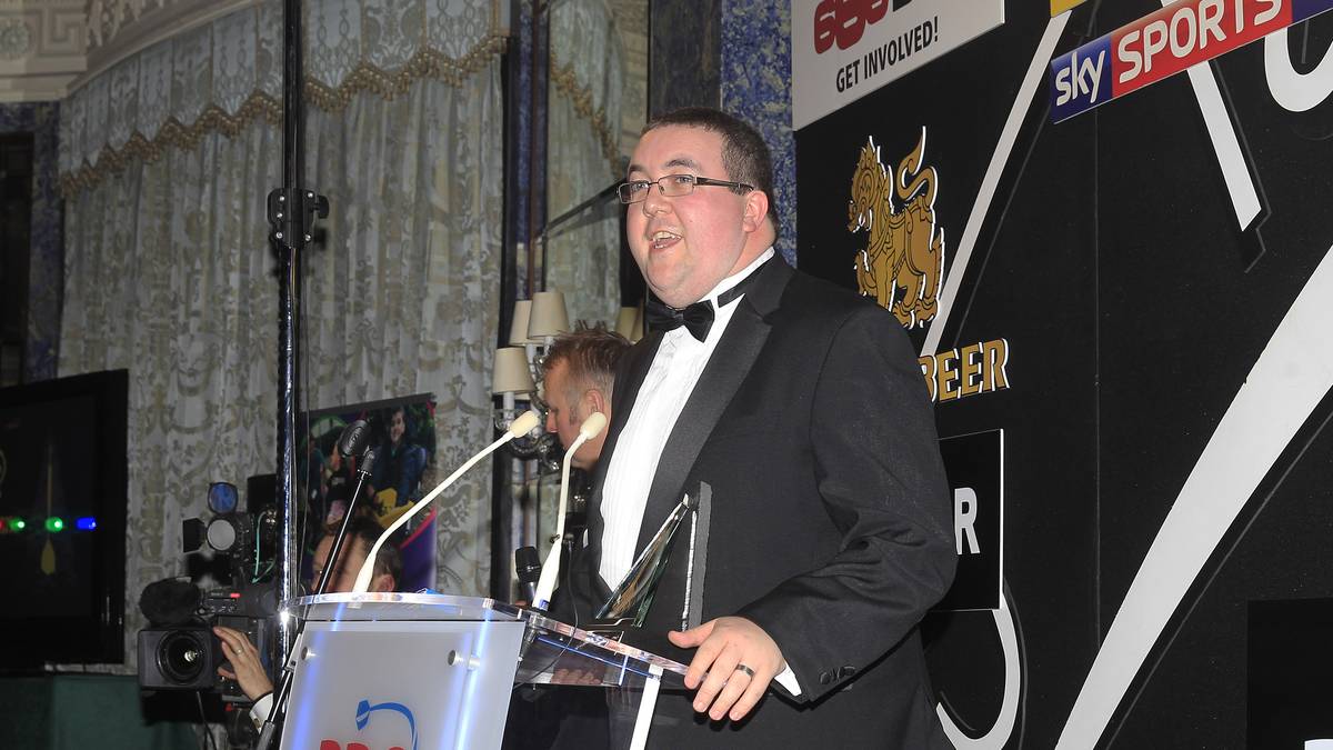 Stephen Bunting kommt im feinen Zwirn zum Gala-Abend