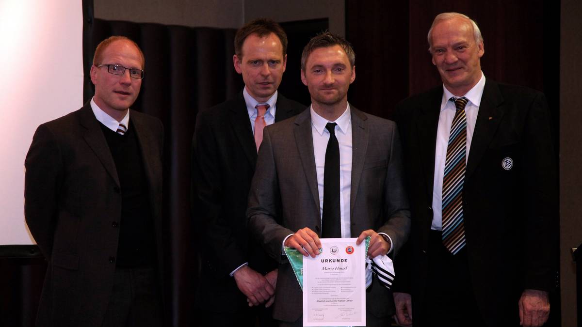 Schulbank und Trainerbank können zwei Welten sein. Man sieht es an Mario Himsl: Dessen erster Trainerjob beim bayerischen Landesligisten TSV Eching endete 2004 in der Entlassung nach 14 Niederlagen in 17 Spielen. Dennoch wurde er sechs Jahre später Jahrgangsbester