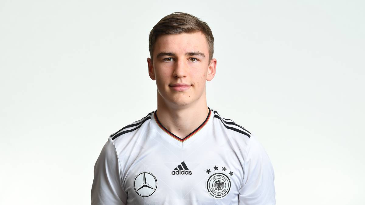 DANIEL ADAMCZYK (1. FC Köln, 14.7.2002): Gilt als großes Talent und stand trotz seiner erst 16 Jahren schon zwei Mal in dieser Saison für die U19 im Tor. Kam für den DFB bisher in der U15 und U16 zum Einsatz