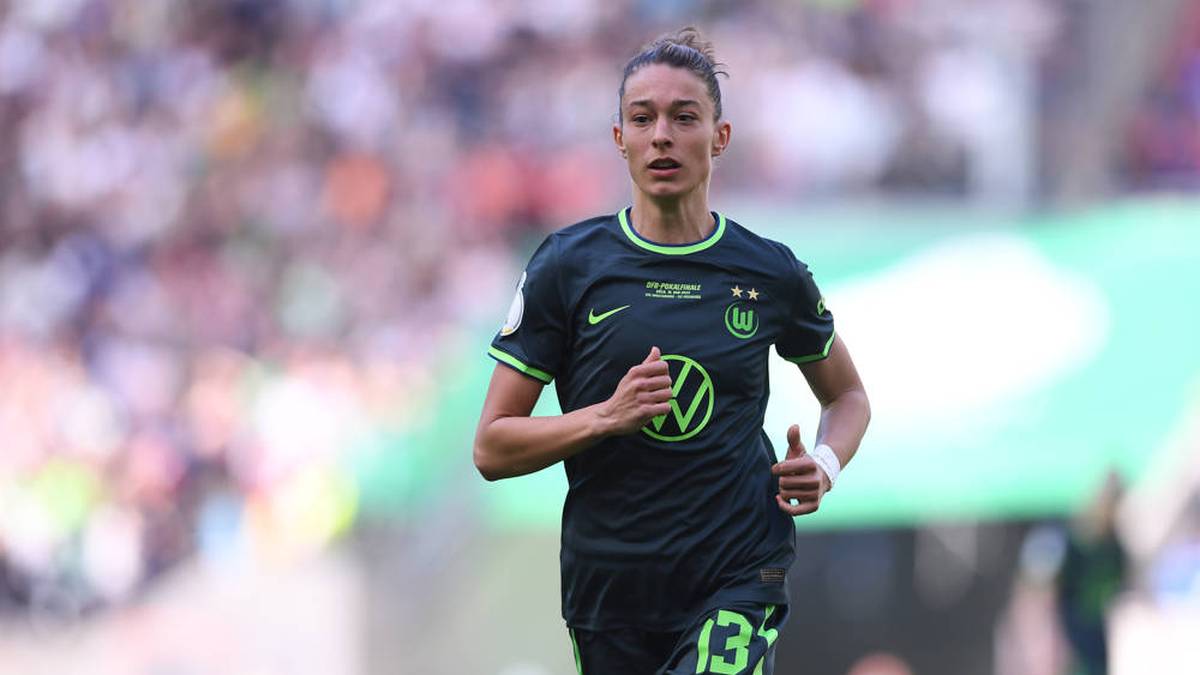 Felicitas Rauch ist 27 Jahre alt und spielt beim VfL Wolfsburg. Bislang absolvierte sie 32 Länderspiele und erzielte vier Tore. Mit der Nationalmannschaft kam sie 2022 ins EM-Finale