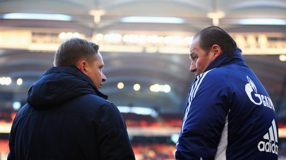 Nach einer schwachen Hinrunde 2012/2013 muss Heldt Stevens im Dezember 2012 die Entlassung mitteilen. Sein Nachfolger wird Jens Keller, der bis dahin Schalkes U17 betreut... 