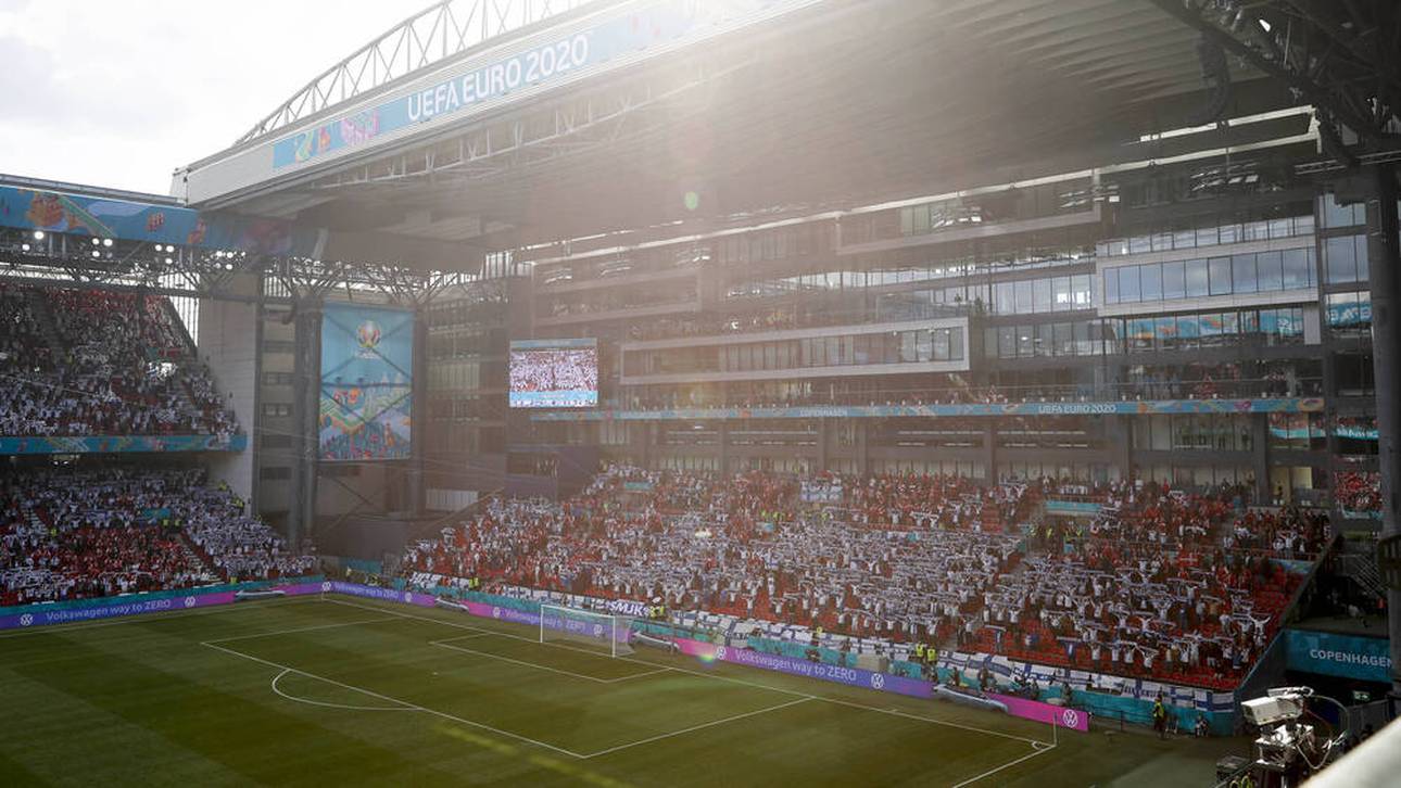 Fans singen für Eriksen