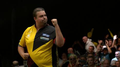 Gabriel Clemens beweist mal wieder seine Stärke und zieht mit einem klaren Sieg, gegen den Engländer Dave Chisnall, in die nächste Runde. Chisnall galt vor dem Spiel als Topfavorit. 
