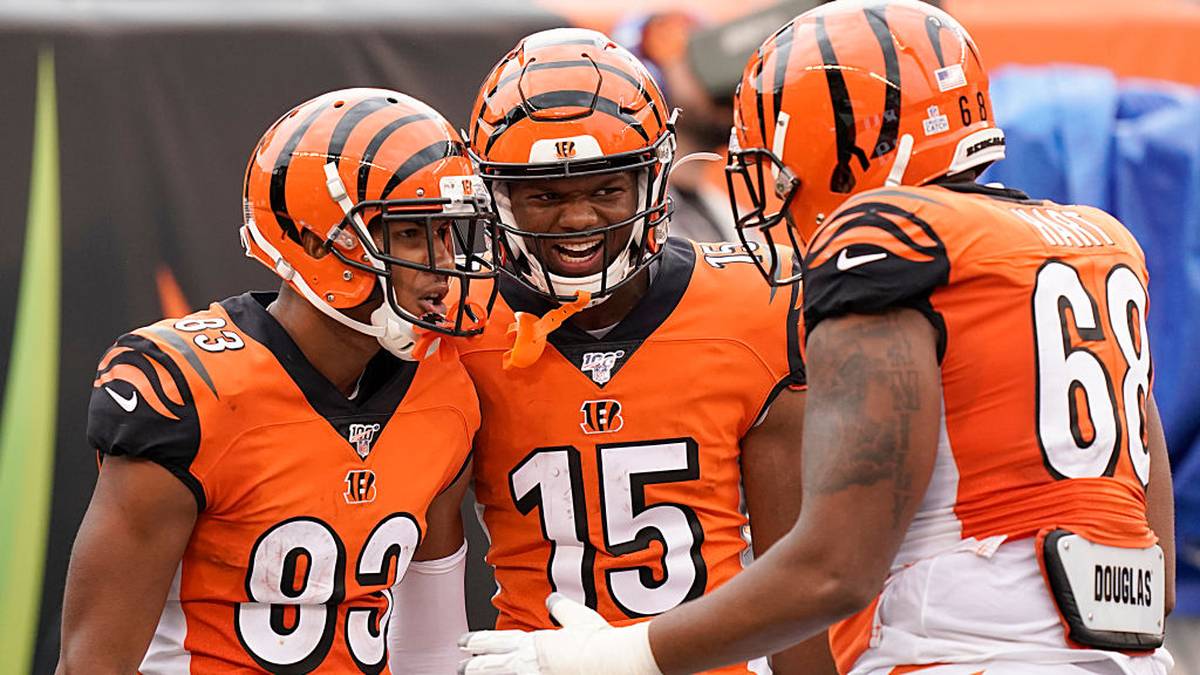 CINCINNATI, OHIO - OCTOBER 06: Tyler Boyd #83 celebrates with Damion Willis #15 and Bobby Hart #68 of the Cincinnati Bengals after scoring a touchdown during the NFL game against the Arizona Cardinals at Paul Brown Stadium on October 06, 2019 in Cincinnati, Ohio. (Photo by Bryan Woolston/Getty Images)