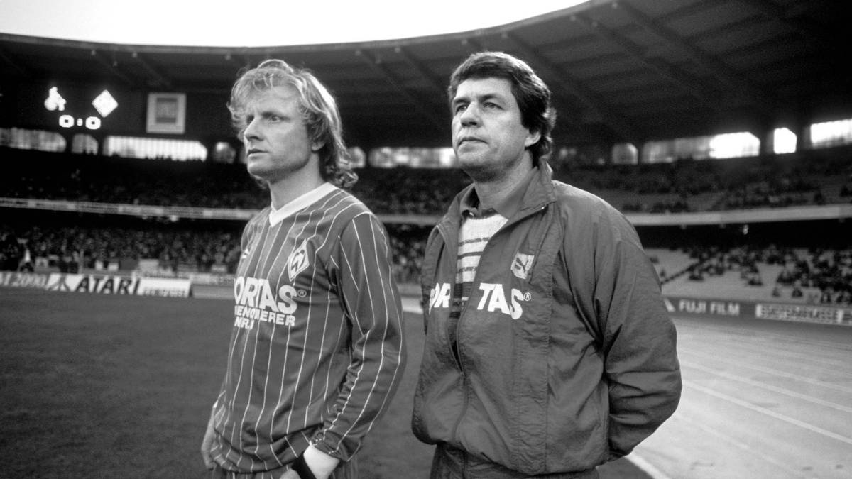 1985/86 holt Otto Rehhagel den alternden Torjäger aus der 2. Liga zu Werder Bremen. Beide kennen sich bereits aus gemeinsamen Tagen beim BVB (1976-78)