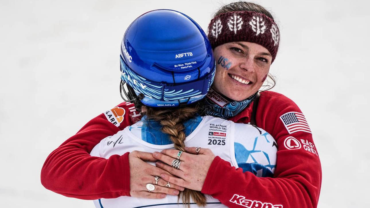 Breezy Johnson holte zusammen mit Mikaela Shiffrin (l.) ihr zweites WM-Gold