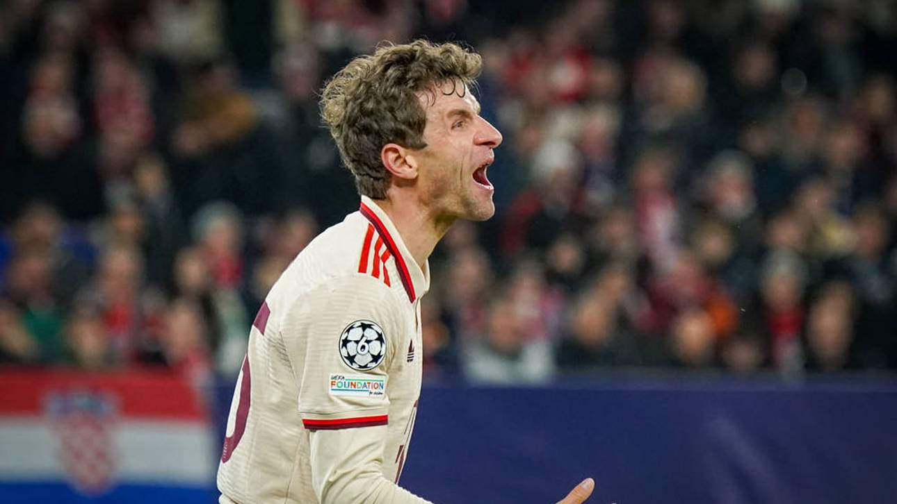 Der Ball liegt bei Müller