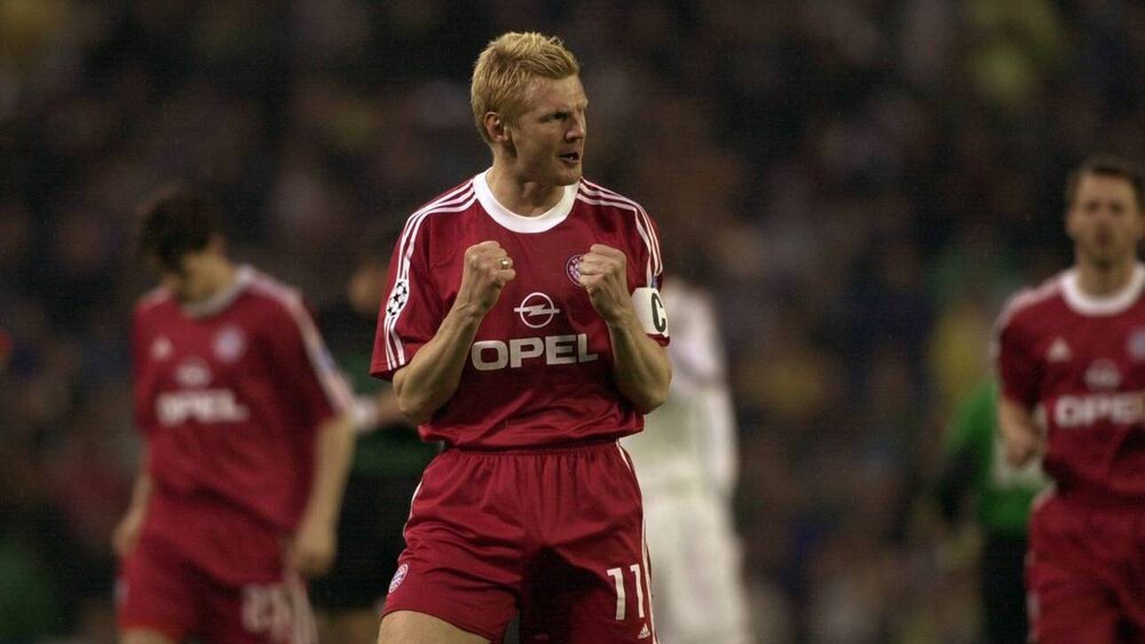 Stefan Effenberg (Bayern) treibt seine Mannschaftskollegen entschlossen an