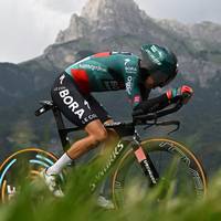 Radprofi Emanuel Buchmann hat mit großem Frust auf seine Nicht-Nominierung für den bevorstehenden Giro d'Italia reagiert.
