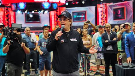 WSOP Main Event Champion Jamie Gold hat das Main Event eröffnet