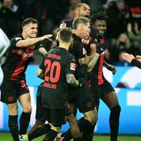 Bundesliga-Tabellenführer Bayer Leverkusen steuert weiter auf die erste Meisterschaft der Vereinsgeschichte zu.