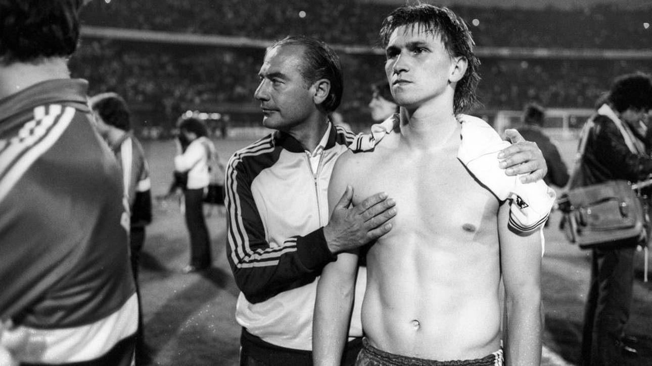 Enttäuschung bei Trainer Pal Csernai und Klaus Augenthaler (beide Bayern)