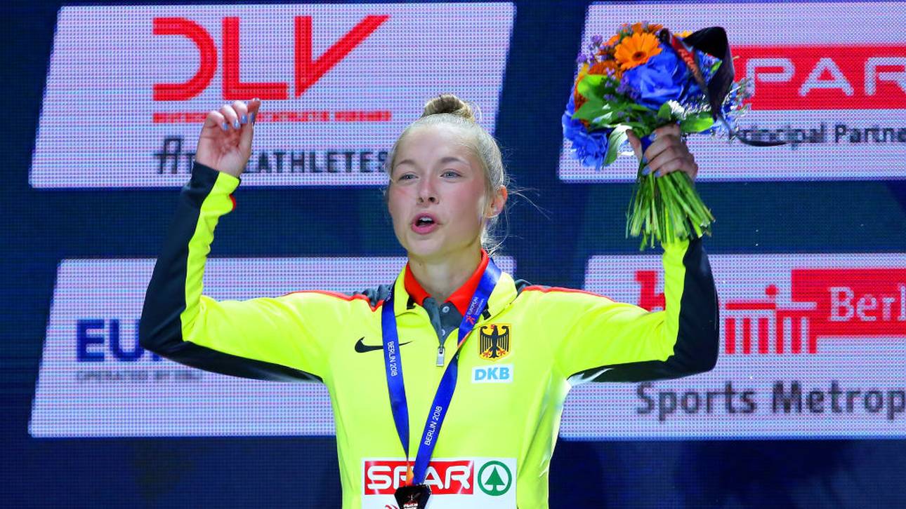 Gina Lückenkemper feiert bei der EM 2018 den Gewinn der Silber-Medaille
