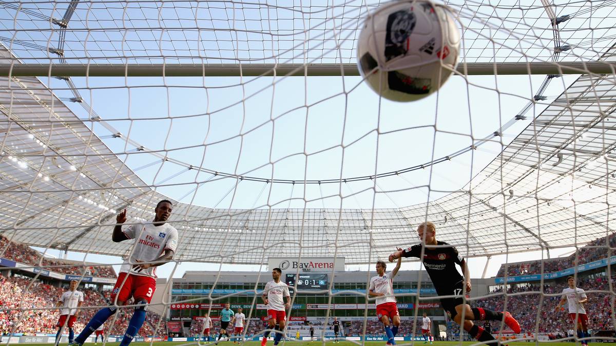 Zuvor zappelte in den deutschen Bundesliga-Stadien noch regelmäßig die "Torfabrik" im Netz, seit 2010 stellte Adidas den einheitlichen Spielball in allen Spielen der Bundesliga und 2. Bundesliga