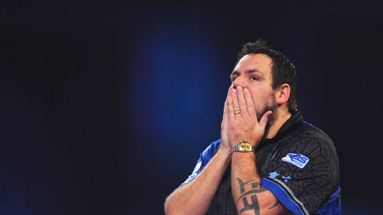 Lewis trotz großen Vorsprungs raus