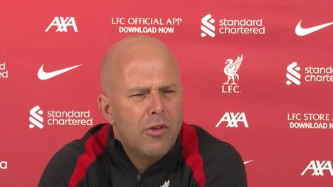 Liverpool-Trainer Arne Slot reagiert auf die Freistellung seines niederländischen Kollegen Erik ten Hag bei Manchester United.