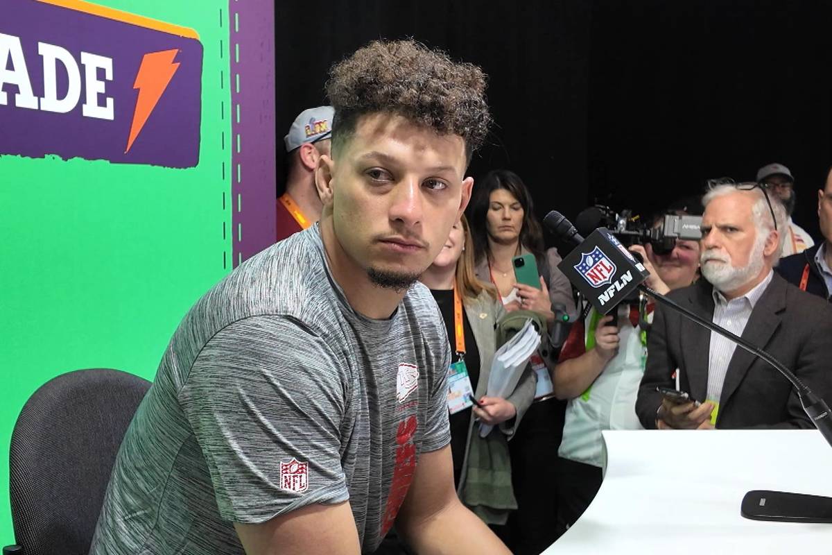 Die Kansas City Chiefs wollten den dritten Titel in Serie. Gegen die Philadelphia Eagles hatte das Team rund um Superstar Patrick Mahomes aber keine Chance. Der Quarterback zeigt sich nach der Niederlage ziemlich niedergeschlagen. 