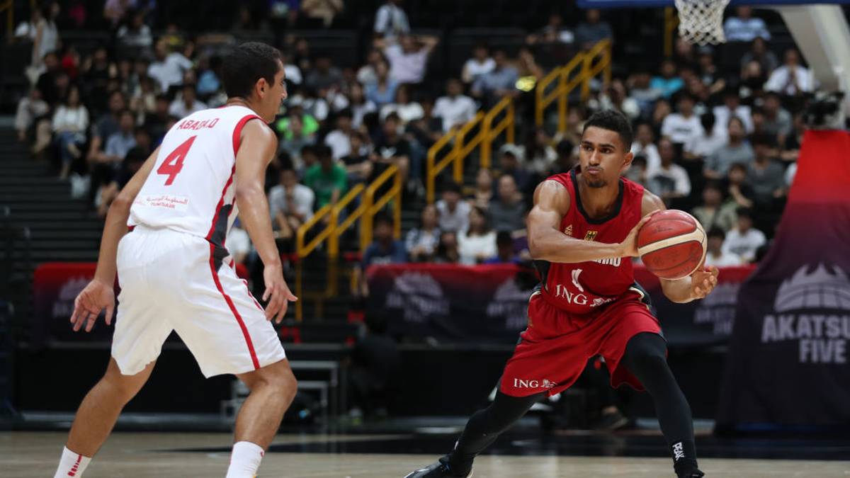 Lo ist als nomineller Backup für Dennis Schröder eingeplant, kann aber auch die Position des Shooting Guards übernehmen. Der Bayern-Spieler kann mit seiner Schnelligkeit die gegnerische Defense durchlaufen, ist aber teilweise noch nicht konstant genug in seinen Leistungen. Punkt für Team 2002, Stand: 6:3