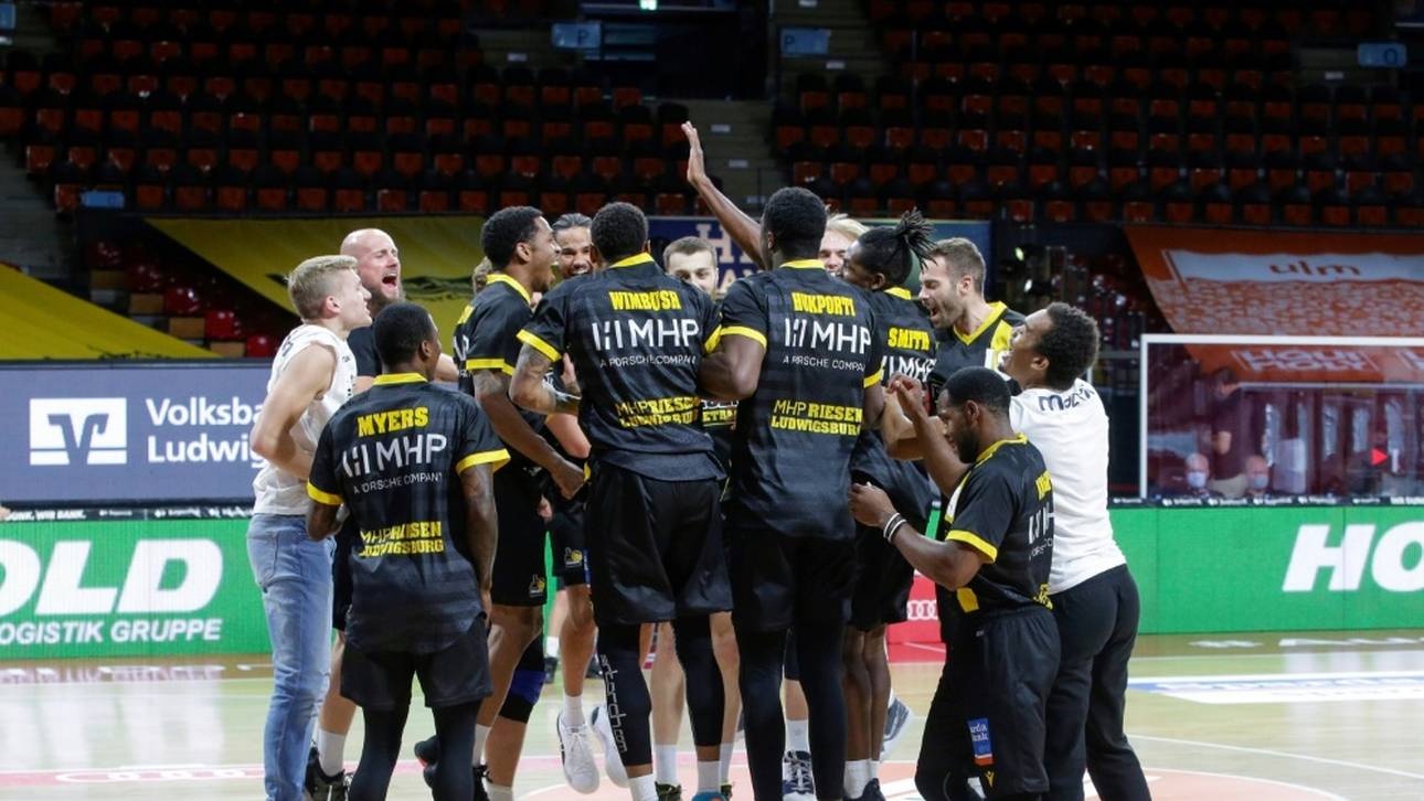 Riesen bleiben an Spitzenduo dran