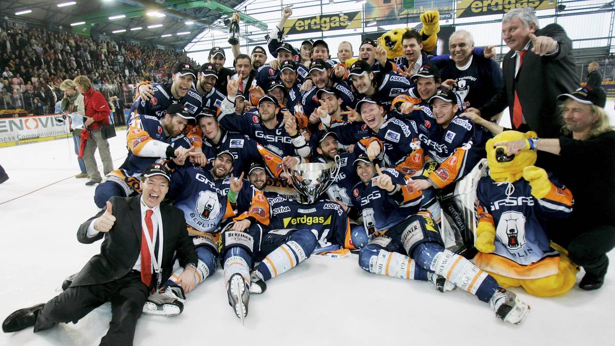 2005/06 - EISBÄREN BERLIN - DEG Metro Stars 3:0: Auch im Folgejahr gewinnen die Eisbären Berlin die Finalserie ohne eine Niederlage und unterstreichen ihre Dominanz