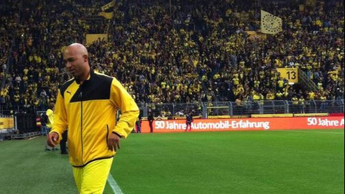 Beim Warmmachen erlebt der frühere Dortmunder Linksverteidiger Gänsehaut-Atmosphäre