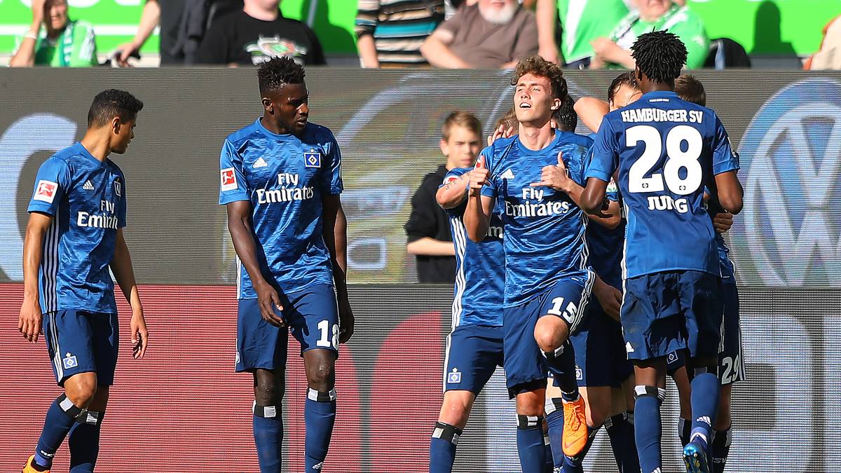 Aber der HSV lässt sich nicht unterkriegen. Luca Waldschmidt drückt nach einem Elfmeter-Fehlschuss von Filip Kostic den Ball über die Linie. Der HSV sieg und ist wirklich wieder mittendrin im Kampf um den Klassenerhalt