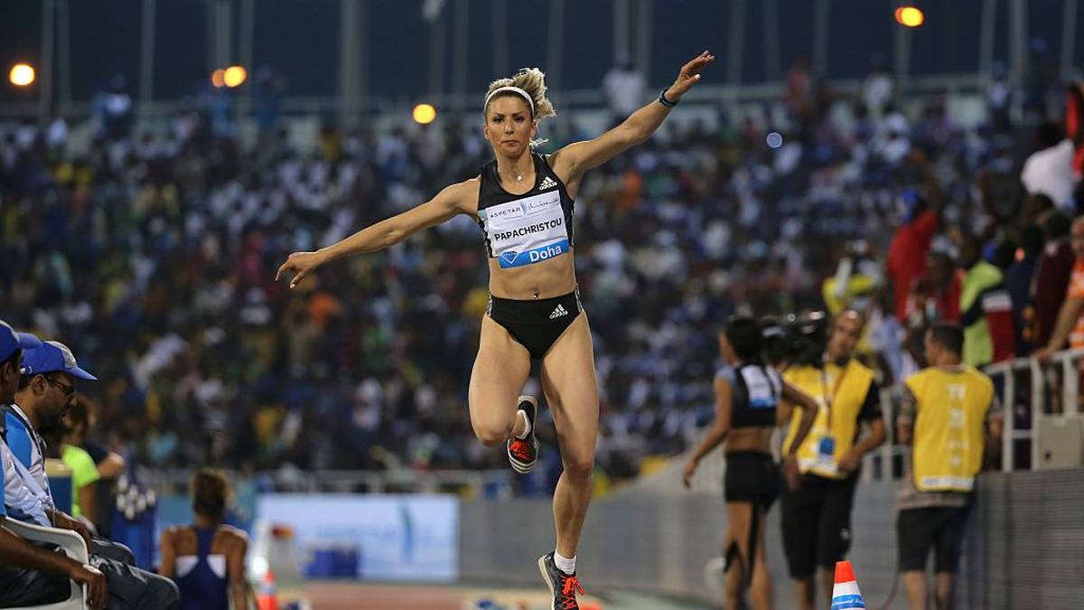 Die griechische Weitspringerin PARASKEVI PAPACHRISTOU (Leichtathletik) wurde 2012 nach einem rassistischen Tweet aus dem Olympia-Team geworfen: "Bei so vielen Afrikanern in Griechenland, werden die West-Nil-Mosquitos (Überträger des gleichnamigen Virus, Anm. der Red.) wenigsten Essen aus ihrer Heimat bekommen"