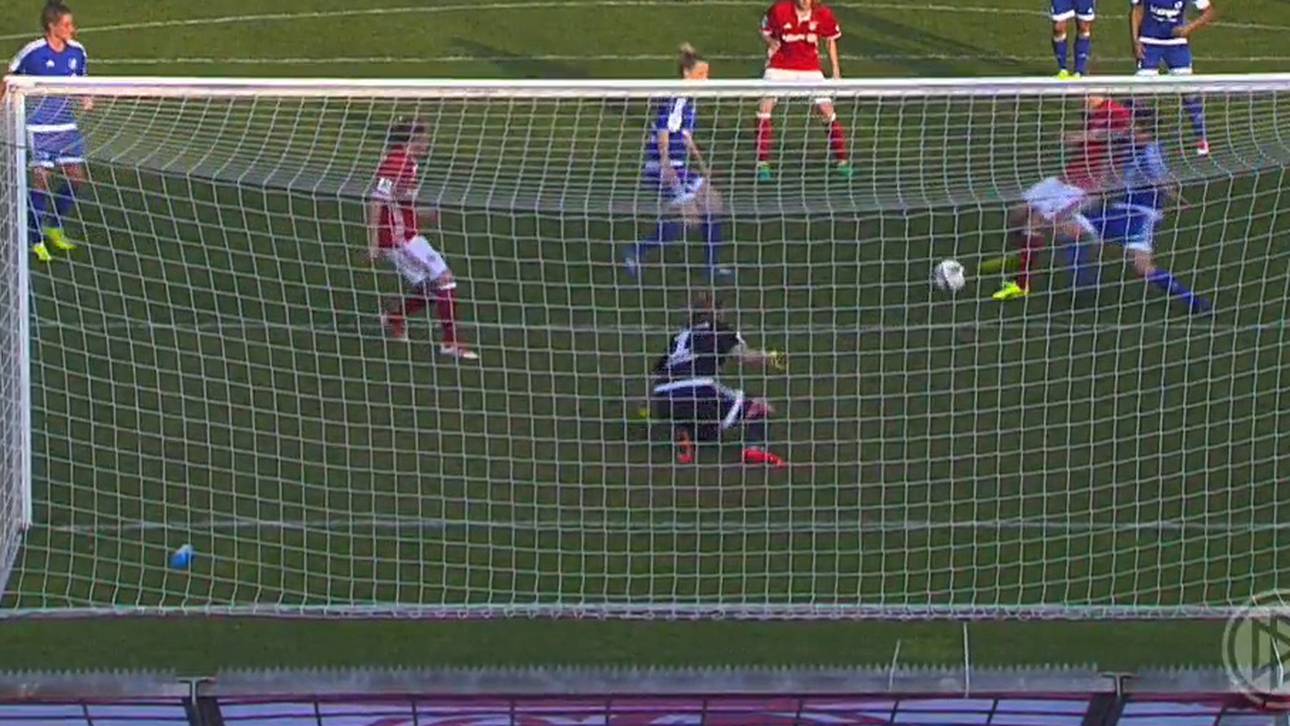 Torwart-Patzer rettet Bayern spät