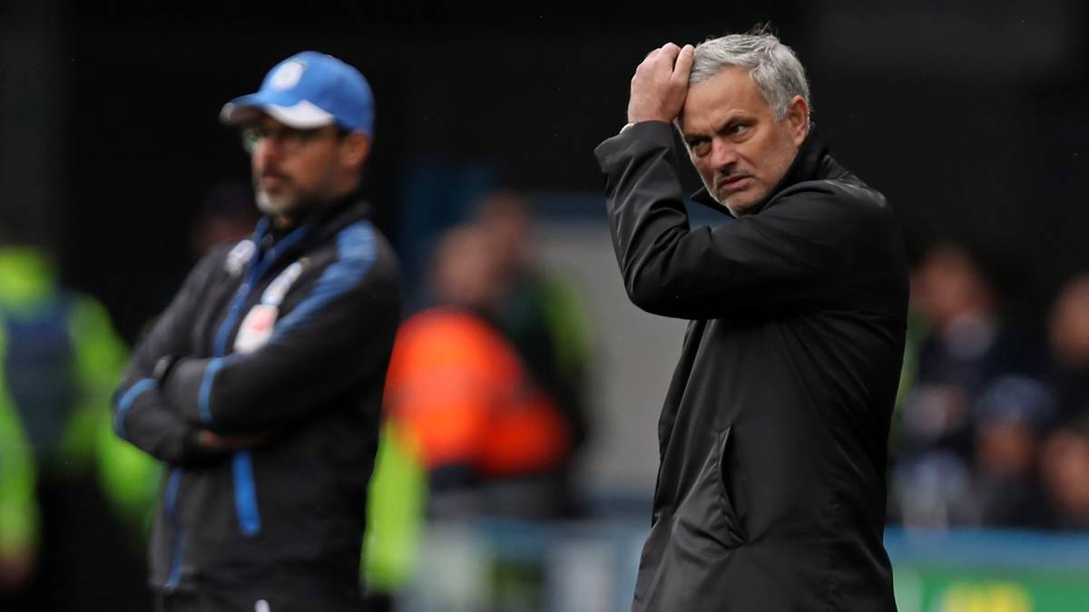 Jose Mourinho (r.) verlor mit Manchester United in Huddersfield