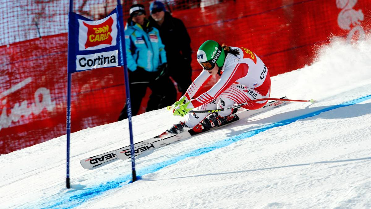 Am 26. Januar 2009 steht sie mit Platz 2 im Super-G von Cortina d’Ampezzo erstmals in einem Weltcuprennen auf dem Siegerpodest. 
