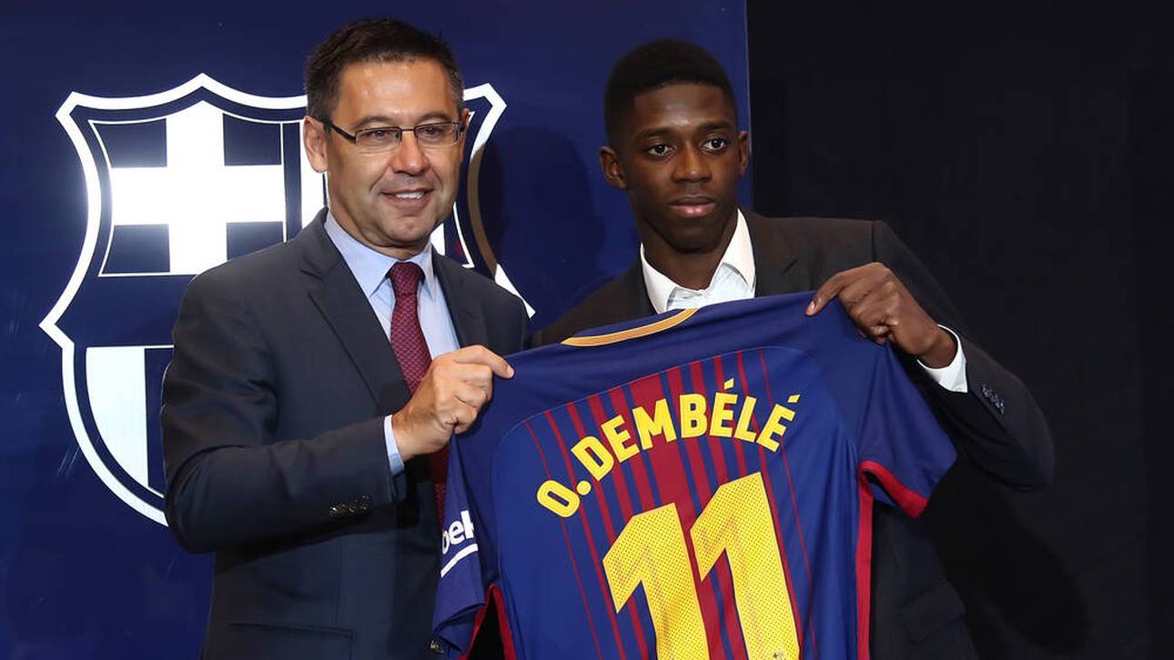Ousmane Dembele bei seiner Vorstellung 2017 mit dem damaligen Präsidenten Josep Bartomeu