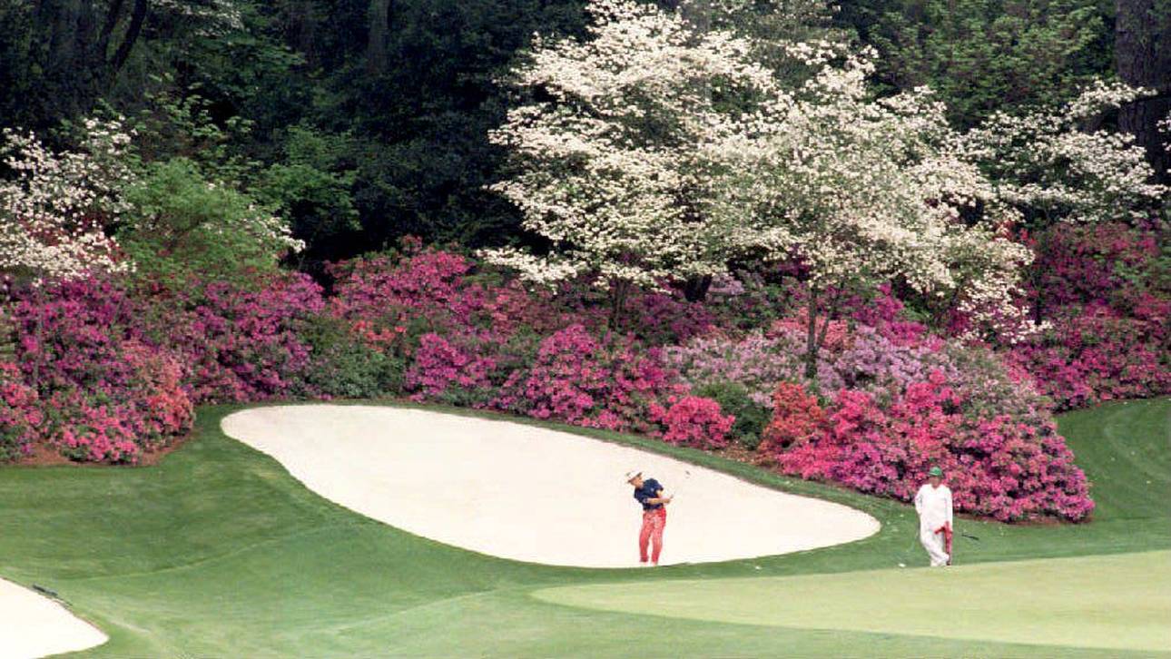 Auch Bernhard Langer (im Bild) landete im berüchtigten Amen Corner von Augusta schon im Sand