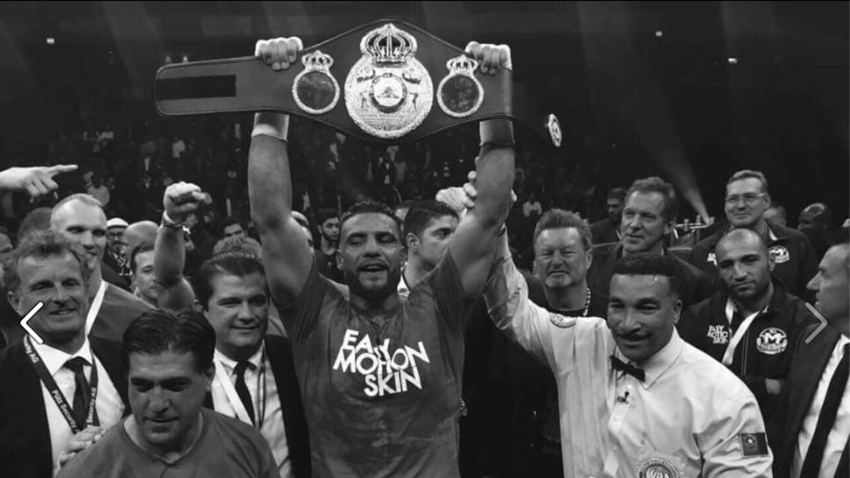 Aktuell besitzt der 33-Jährige aber noch keinen deutschen Pass. Trotzdem sagt er nach dem gewonnenen Kampf: "Frau Merkel, wir haben es geschafft, wir sind Weltmeister."