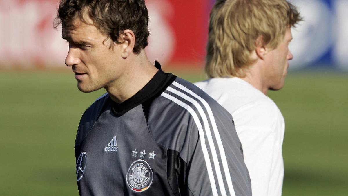 "Ich wüsste nicht, was wir reden sollen. Ich habe keine 24-jährige Freundin. Ich habe ein anderes Leben", stichelte Lehmann Anfang 2004, noch in der Ära des Klinsmann-Vorgängers Rudi Völler gegen Kahn
