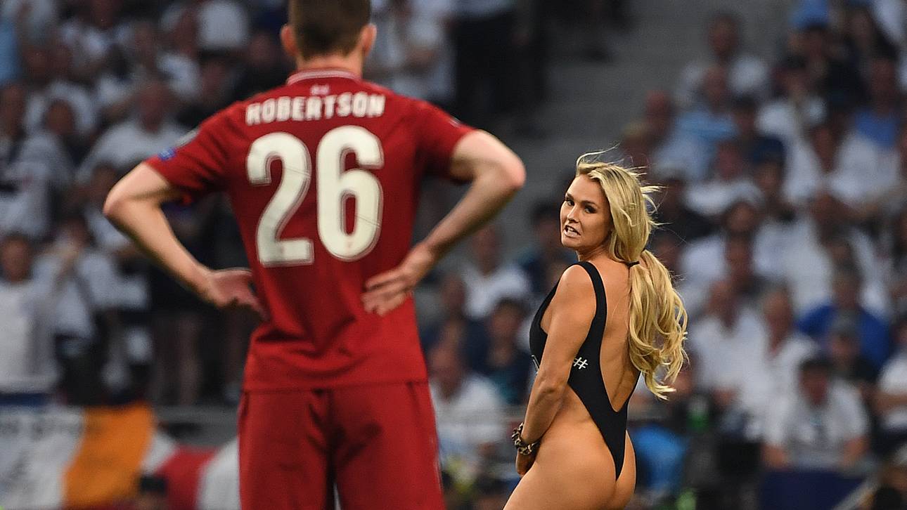 Flitzerin unterbricht CL-Finale