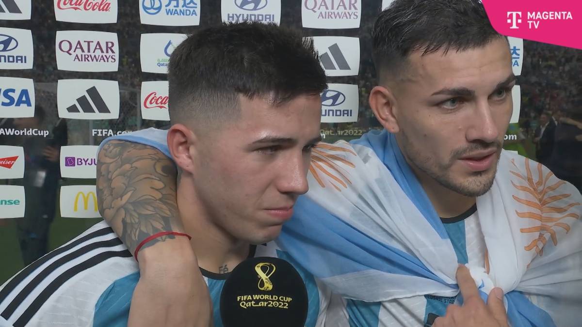 Nach dem WM-Triumph der Argentinier gegen Frankreich wird es nach dem Abpfiff bei Enzo Fernandez und Leandro Paredes besonders emotional. 
