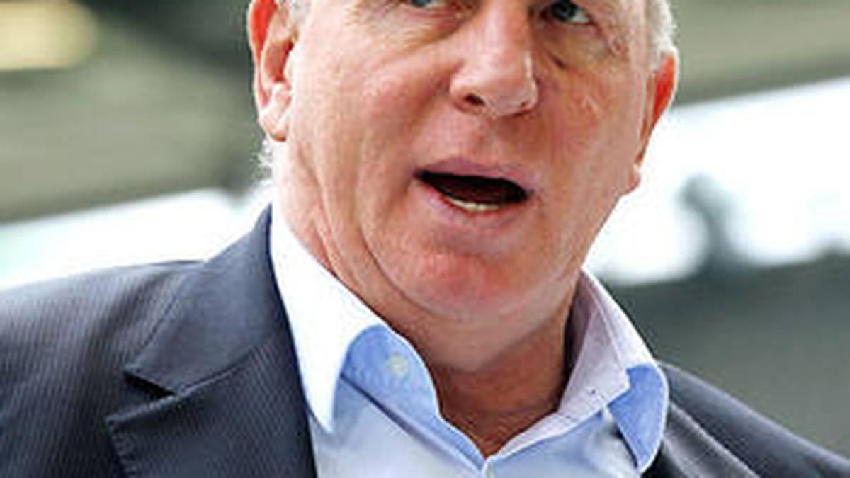 Dieter Hoeneß (damaliger Manager von Hertha BSC): "Max Merkel ist einer, der etwas vorzuweisen hat. Das hat Mario Basler nach seinen Flachschüssen nicht mehr. Er hatte wirklich einen fantastischen Spannstoß - wenn das Gehirn genauso entwickelt gewesen wäre, wie sein rechter Fuß, wäre das großartig."