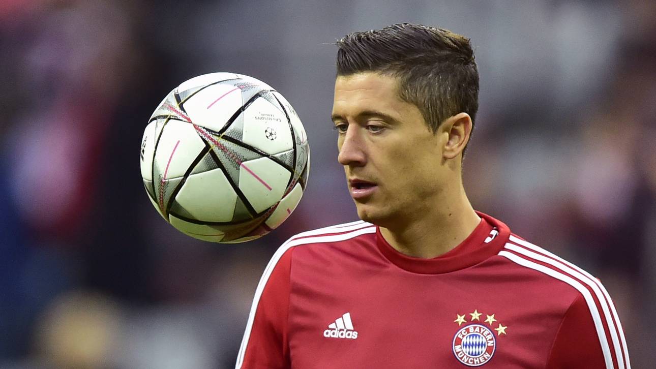 Lewandowski zaubert ohne Schuhe
