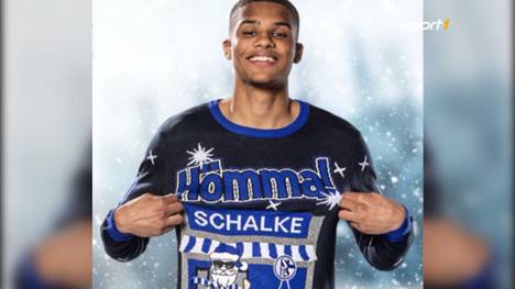 Pünktlich zur Weihnachtszeit gibt es in den Fanshops einiger Fußballklubs die beliebten Weihnachts-Sweater zu kaufen. Das sind die Ugly-Christmas-Sweater der Klubs.