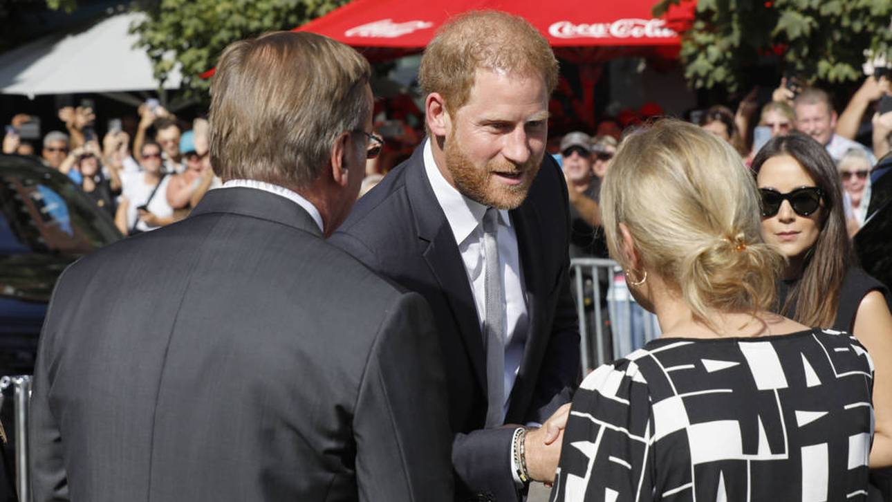 Torwand: Prinz Harry ohne Chance