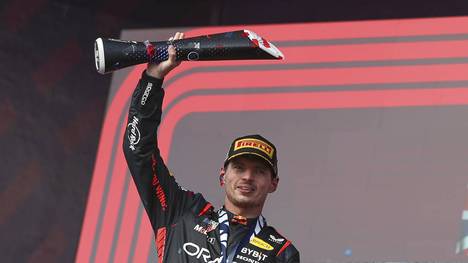 In den USA stellt Max Verstappen eine neue Bestmarke auf. Dennoch wird er von den Fans laut ausgebuht. Eine englische Zeitung schimpft.