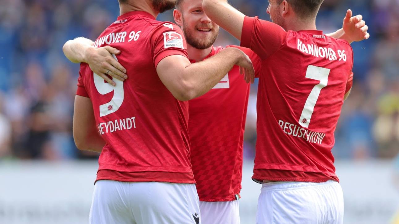 2. Liga: Hannover stürzt Regensburg – St. Pauli siegt klar