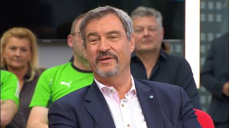 Markus Söder äußert im STAHLWERK Doppelpass den Wunsch, dass er Florian Wirtz gerne im Trikot der Bayern sehen würde vor allem auch mit Blick auf die WM 2026. 