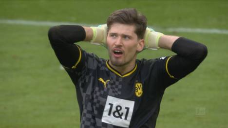 Nach seinem entscheidenden Fehler bei Union Berlin unterläuft dem Dortmunder Torhüter Gregor Kobel auch im Topspiel bei den Bayern ein schlimmer Patzer, der den BVB auf die Verliererstraße bringt.