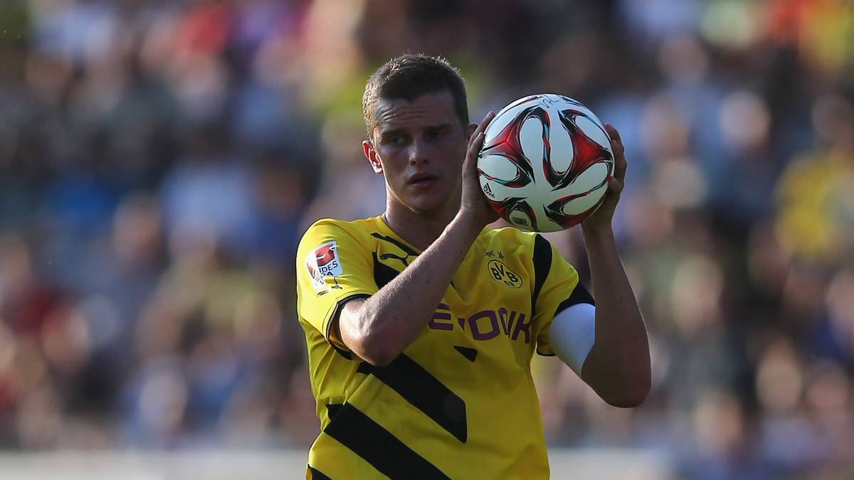 SCHAMBEINENTZÜNDUNG (Februar 2014): Ausgerechnet im WM-Jahr macht das Schambein wieder Ärger. 80 Tage muss Bender aussetzen, die hartnäckige Verletzung kostet "Manni" letztlich auch die Teilnahme an der WM in Brasilien